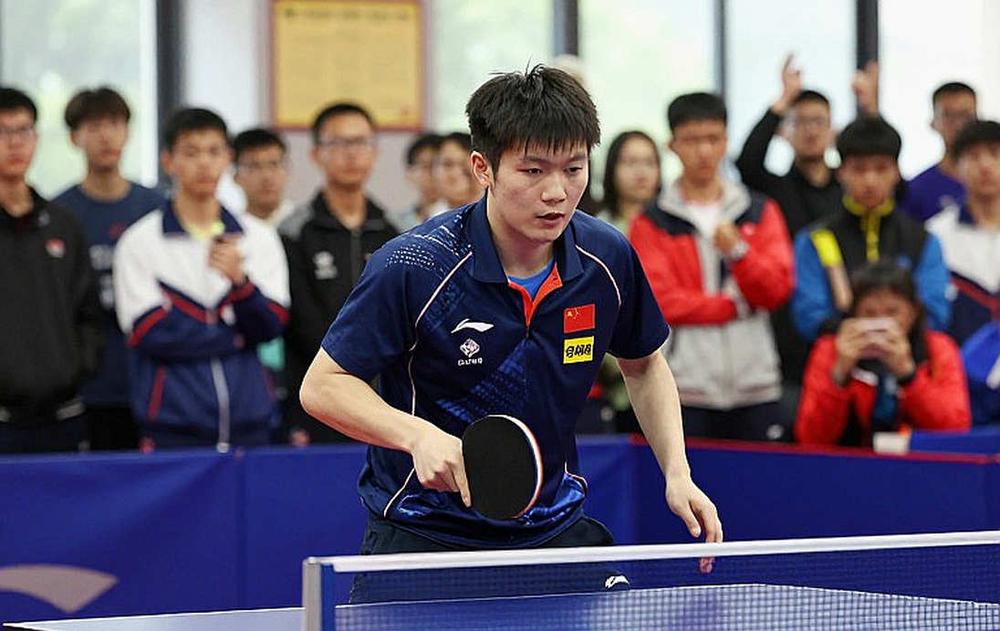 Một đời người chạy qua sáu cuộc cải cách bóng bàn: Peter Engel và bài học về huấn luyện viên di động