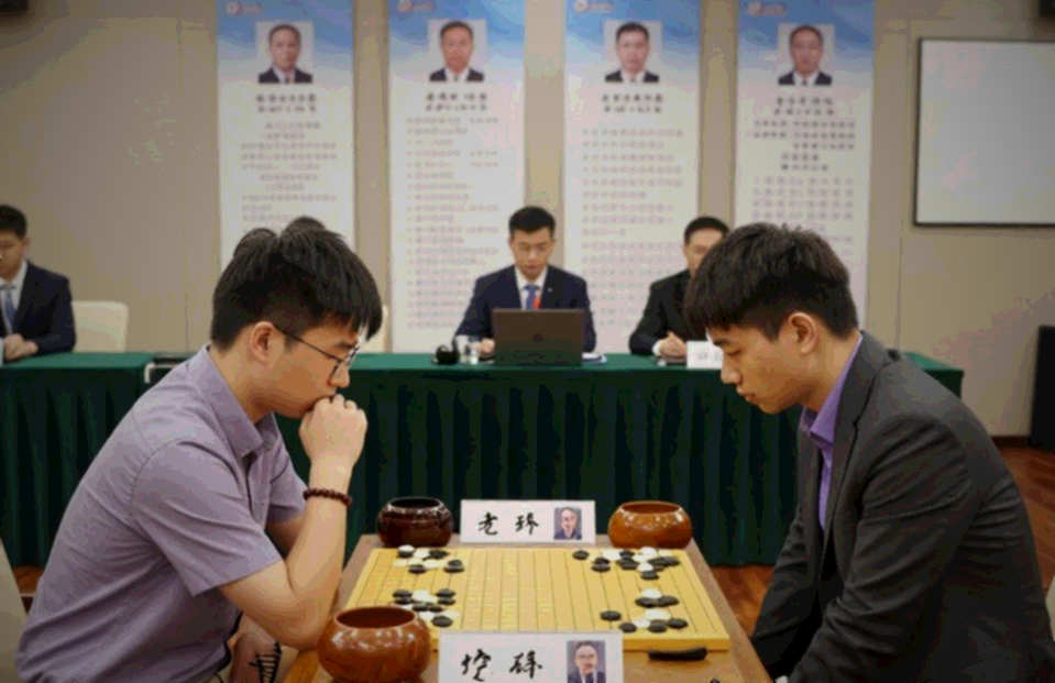 Carlsen đặt Sindarov vào cửa trên, nhưng trần của Gukesh là ẩn số lớn nhất