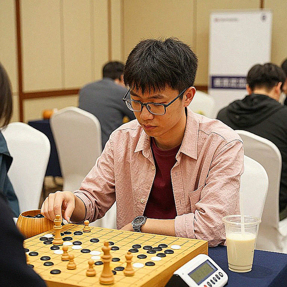 Carlsen thắng Vachier-Lagrave ở Global Chess League: một tiêu đề tin được mượn để bán khóa học 60 phút