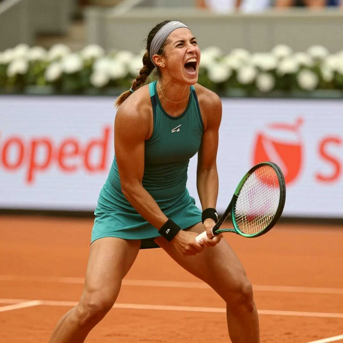 Linda Noskova: 88 cú ace và chuỗi 9 trận thắng Grand Slam – Liệu cơn sốt giao bóng có che giấu điểm yếu trên mặt sân đất nện?