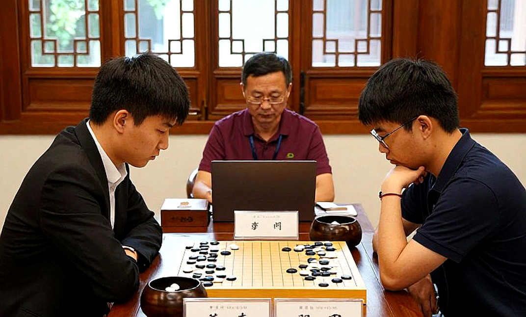 Tàn cuộc không tiếng ồn: Karsten Müller và nghề dạy cờ bằng sự im lặng