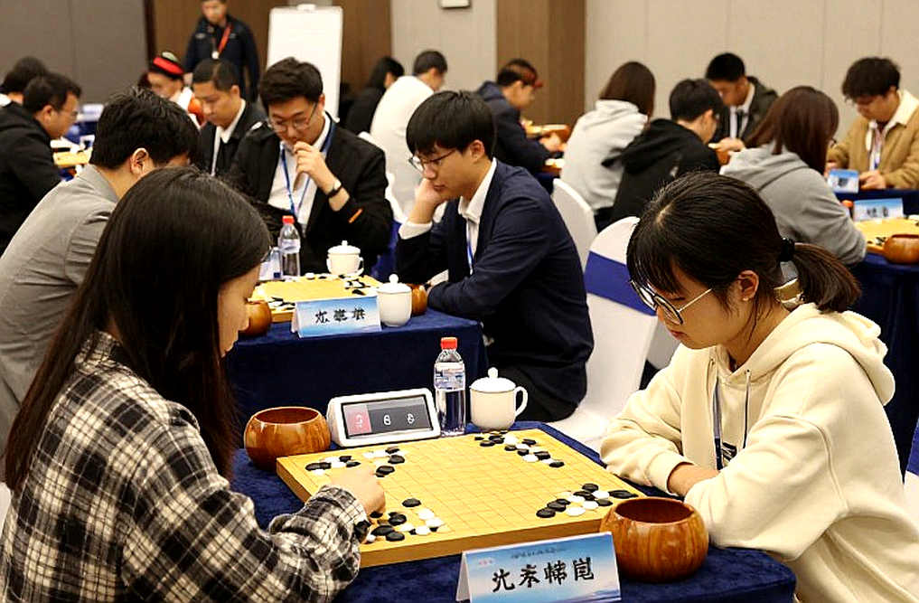 Atyrau Masters: Hai hạt giống hàng đầu gục ngã ngay vòng khai cuộc