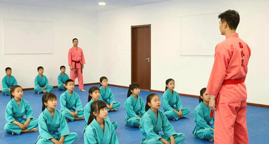 Bishop lật ngược Carmouche để đăng quang PFL: chiếc đai đầu tiên được định đoạt bằng một phiếu 10-8
